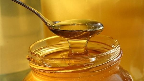 5 اختبارات تجعلك تفرق بين عسل النحل الأصلي والمغشوش (إنفوجراف)
