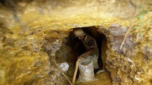 289 عامل منجم محاصرون في بئر منجم ذهب جنوب أفريقي