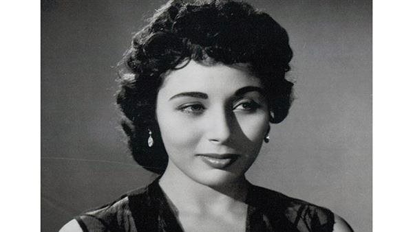 هل روجت أفلام لبنى عبد العزيز للقيم الأمريكية في السينما المصرية؟