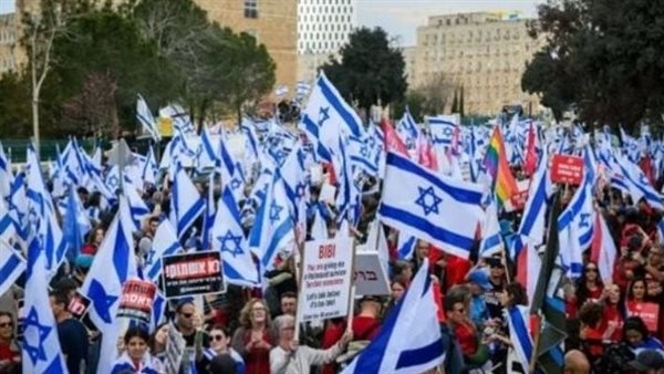 "آسفون يا إيران".. مظاهرات مفاجئة تهز تل أبيب ضد الحرب