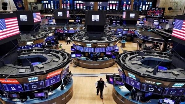 "وول ستريت" تختتم أسبوعًا متقلبًا بمكاسب جماعية