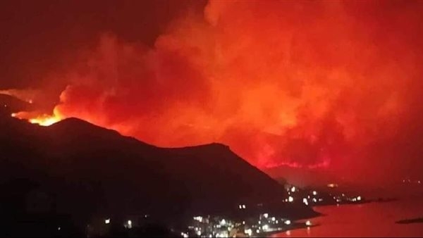 إخماد حرائق الغابات في لونج آيلاند بعد إعلان حالة الطوارئ