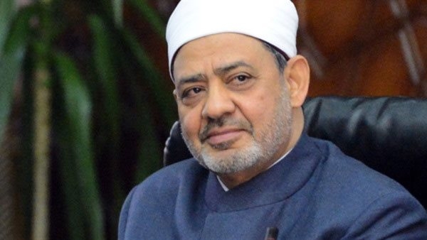 شيخ الأزهر يطالب المسئولين بحجب "المنصات التي تقتحم غرف النوم"