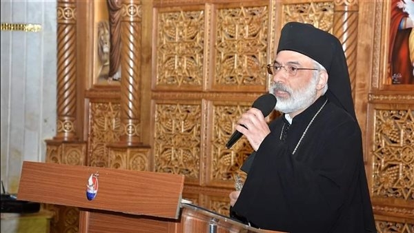 الأنبا باسيليوس يترأس صلوات درب الصليب بكنيسة القديسة تريزا فى المنيا