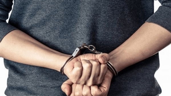 السجن عامين لمتهم باختراق حساب شخصي على أحد مواقع التواصل