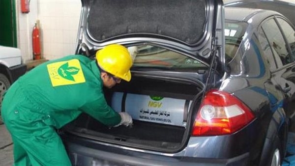 "البترول": تحويل أكثر من 20 ألف سيارة للعمل بالغاز الطبيعي