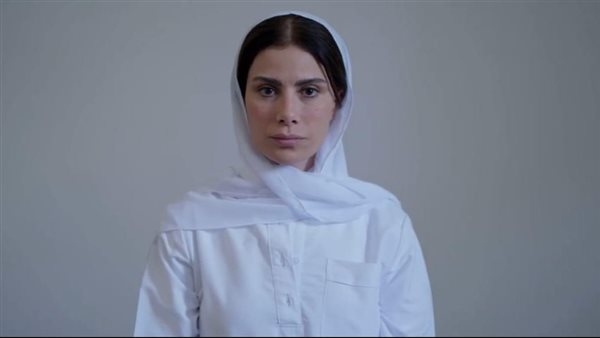صبا مبارك تعود إلى التلفزيون بشخصية هند سالم في "بين السطور"