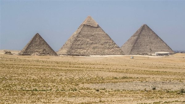 بعد أسبوع من التشغيل التجريبي.. عضو اتحاد الغرف السياحية يقيم مشروع تطوير الأهرامات