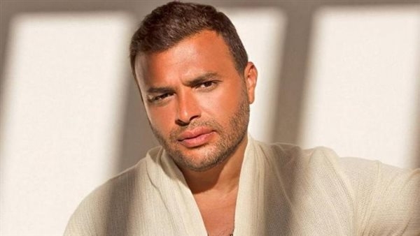 رامي صبري يتلقى عزاء والدة زوجته في مسجد الشرطة بالشيخ زايد