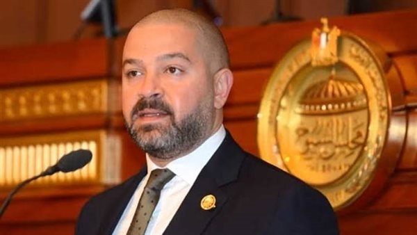 أحمد دياب يحسم الجدل بشأن تسليم الدرع لبطل الدوري اليوم (خاص)