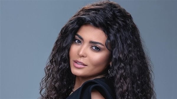 فستان وردي ورقص وضحك.. كواليس احتفال أسماء جلال بعيد ميلادها