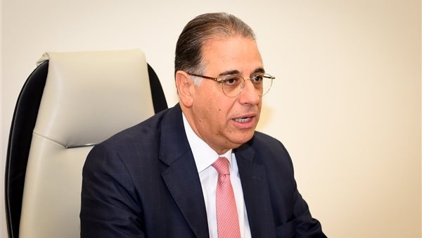 نائب وزير الخارجية يحذر الشباب من مخاطر الهجرة غير الشرعية
