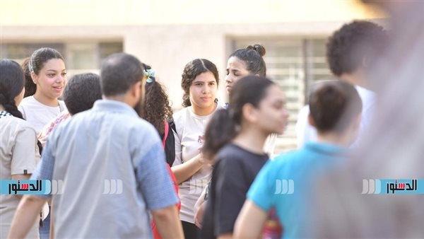 "التربية والتعليم" تحذر طلاب الثانوية العامة: ضبط تليفون محمول يؤدى إلى الرسوب