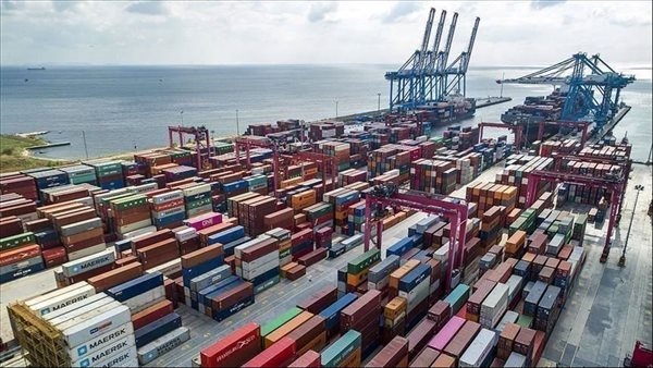 برلمانى: تخفيض رسوم عبور القناة لـ15% خطوة استراتيجية لدعم حركة التجارة العالمية