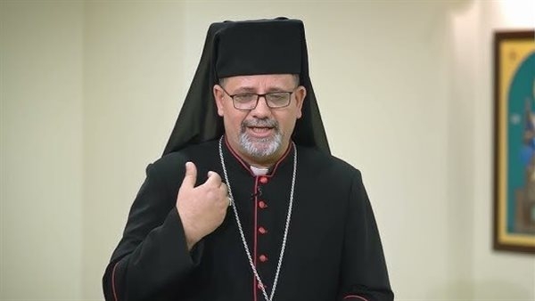 الأنبا بشارة يترأس صلوات "خميس العهد" بكنيسة السيدة العذراء بملوي