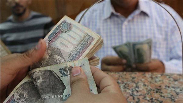 أصحاب المعاشات يواصلون صرف معاشاتهم على مستوى الجمهورية