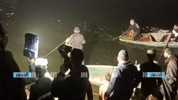 الإنقاذ النهري يواصل جهوده للبحث عن 3 مفقودين إثر حادث سقوط تروسيكل بنهر النيل بأسيوط
