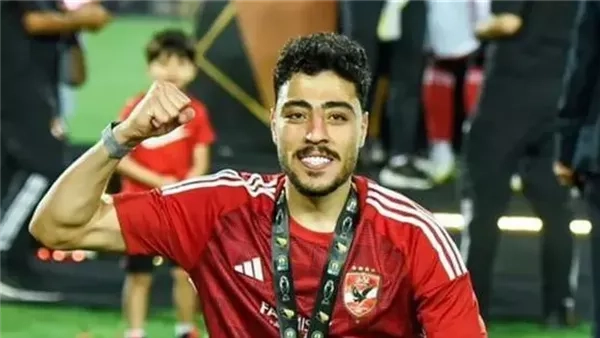 لبدء تجربته الجديدة.. أكرم توفيق يغادر مطار القاهرة في طريقه إلى "الدوحة"