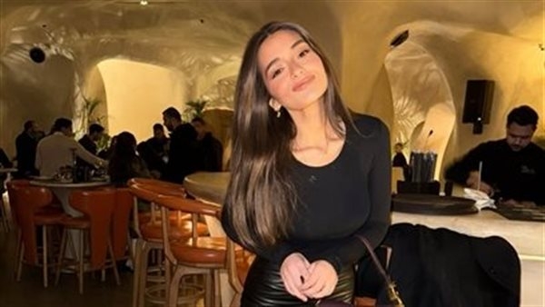 ملك أحمد زاهر تنتظر نتائج تحاليل مرضها المجهول