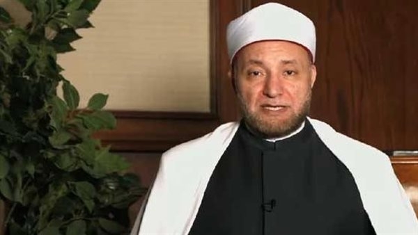 رجل يرفض الإنفاق على علاج زوجته المريضة.. ما حكم الشرع؟