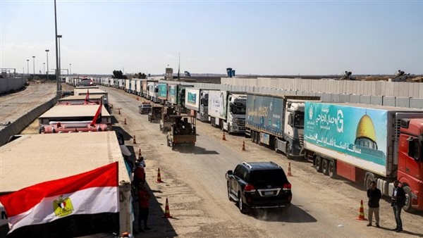 منها ووقود وغاز الطهي.. "القاهرة الإخبارية": عبور 100 شاحنة مساعدات من مصر