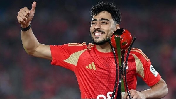 عاجل.. بعد اختياره "الشمال".. مفاجأة بشأن مستقبل أكرم توفيق مع الأهلى