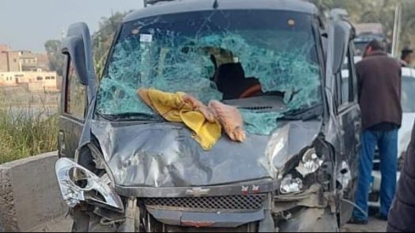 بعد مصرع وإصابة 7.. رفع آثار حادث انقلاب سيارة على طريق السويس