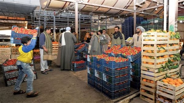 عقب إنتهاء مزاد الجمعة.. اقرأ أسعار الجملة للفواكه الطازجة بسوق العبور