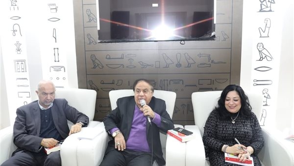 الشاعر العراقي علي الشلاه: "ولاؤهم للروح" بانوراما واسعة عن الشعر الأمريكي الحديث