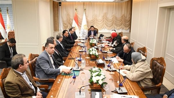 وزير الشباب يستعرض استعدادات المعرض الرياضي واستضافة مؤتمر كرة القدم