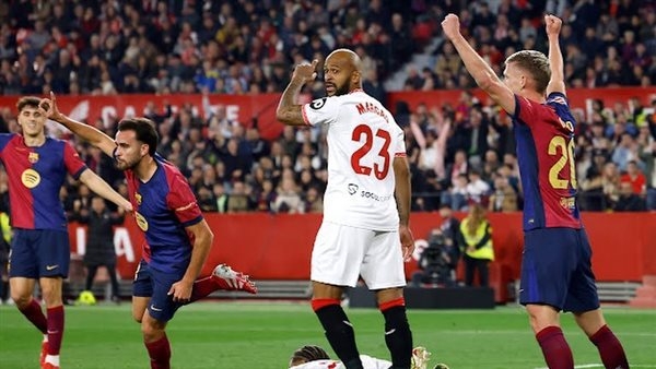 برشلونة يسحق إشبيلية برباعية ويواصل مطاردة الريال وأتلتيكو على صدارة الدوري الإسباني