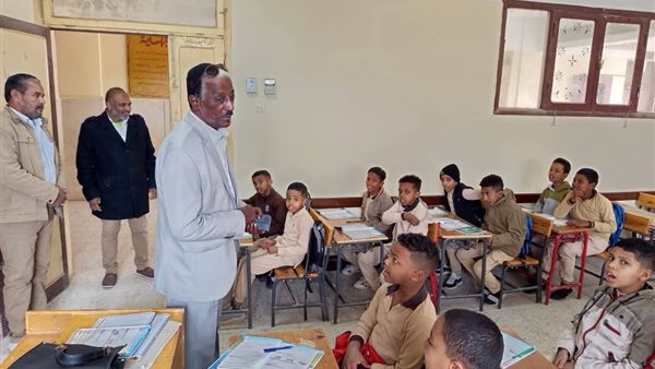 مع بداية الترم الثانى.. جولات ميدانية لمديري الإدارت التعليمية بأسوان (صور)