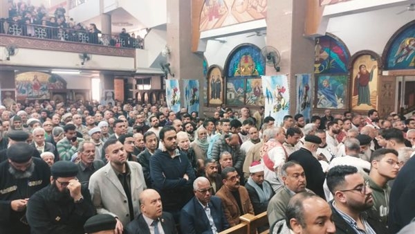 محافظ أسوان ينيب السكرتير العام المساعد لحضور صلاة القداس لوكيل مطرانية الأقباط الأرثوذكس