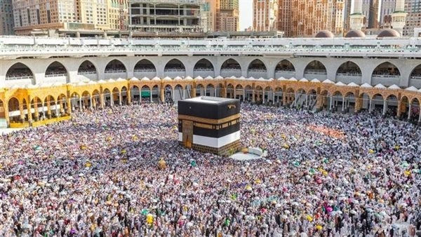 هل يجوز سفر المرأة لأداء فريضة الحج رغم رفض زوجها؟