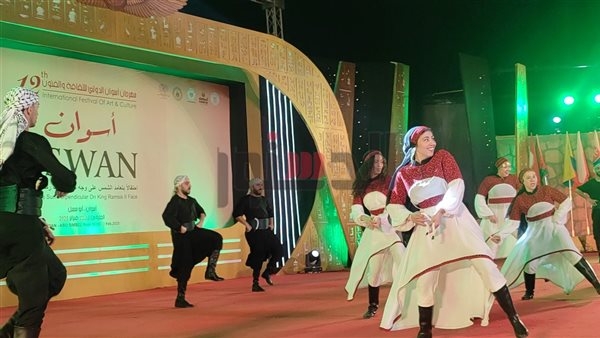 تشجيع حار من الجماهير لفرقة فلسطين بحفل افتتاح مهرجان اسوان الدولي للثقافة والفنون