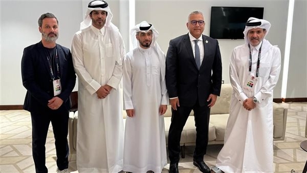 الاتحادان المصري والقطري يتبادلان الدروع التذكارية في ختام بطولة الدوحة الدولية لكرة السلة