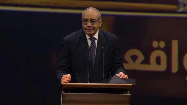 محمود عبد الشكور يفوز بجائزة القلم الذهبي عن روايته "أشباح مرجانة"