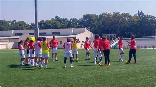 منتخب الكرة النسائية يؤدى تدريبه الأول فى رواندا