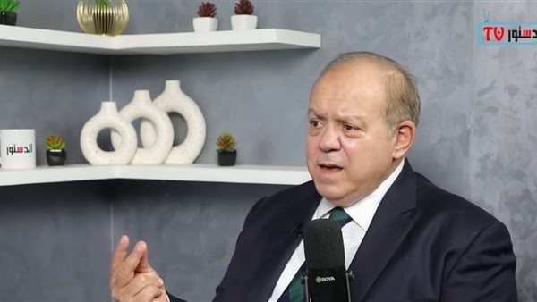 "اللّي عايز يجرّب يقرّب".. لواء سابق يكشف رسالة اصطفاف مركبات الشرطة