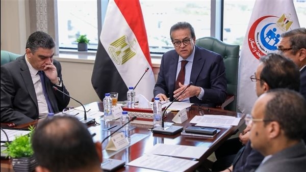 وزير الصحة يناقش الاستراتيجية الوطنية لنفاذ المستحضرات والمستلزمات الطبية للأسواق العالمية