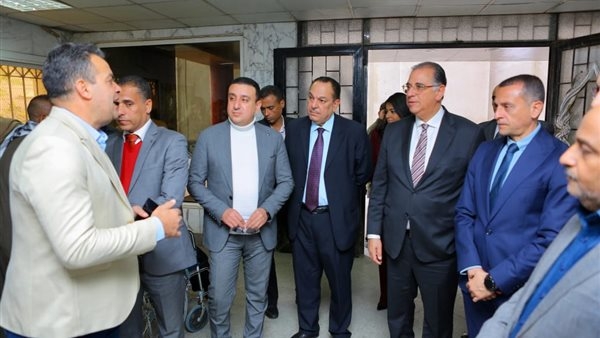 نائب وزير الخارجية يتفقد توسعات مبادرة "قدم صحيح" بمستشفيات جامعة أسوان