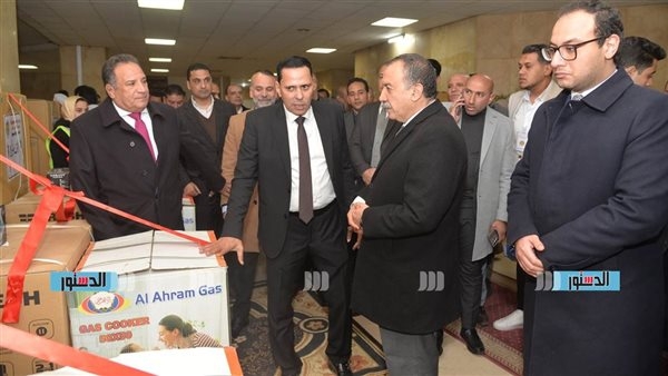 محافظ أسيوط وأمين عام حزب الشعب الجمهوري يشهدان حفل تجهيز 50 شابا وفتاة من المقبلين على الزواج