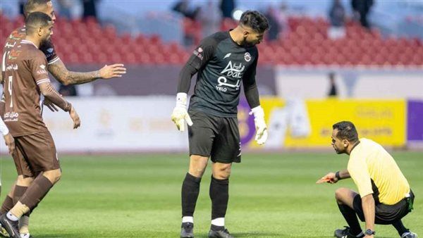 حارس الجبلين السعودي يقدم اعتذارا عقب واقعة تعديه على حكم مباراة العدالة