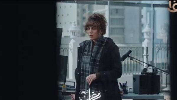 مسلسل 'أثينا' الحلقة الثانية.. تورط نجل سوسن بدر في محاولة انتحار شقيقة ريهام حجاج
