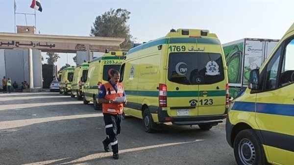 موفد القاهرة الإخبارية: معبر رفح استقبل 35 مصابًا و44 مرافقًا لتلقى العلاج فى مصر
