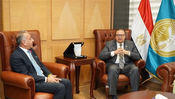 "طه" يبحث مع نقيب أطباء الأسنان اعتماد عيادات طب الفم والأسنان تمهيدًا لانضمامها لمنظومة التأمين الصحي
