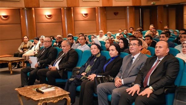 وزيرة البيئة تسلّم عقود تعيين المراقبين والباحثين الجدد لدعم العمل بالمحميات الطبيعية