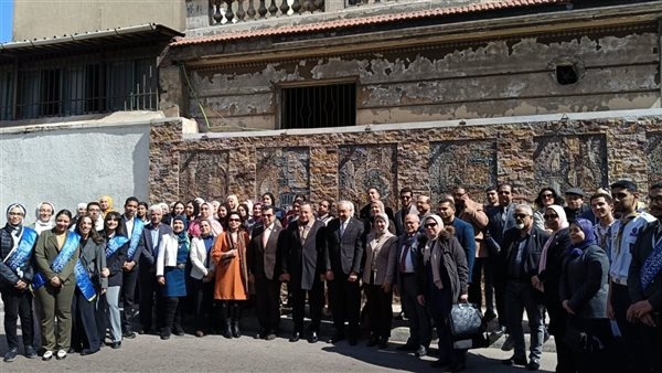رئيس جامعة الإسكندرية يفتتح جدارية "تميمة الحضارات" بسور كلية الفنون الجميلة