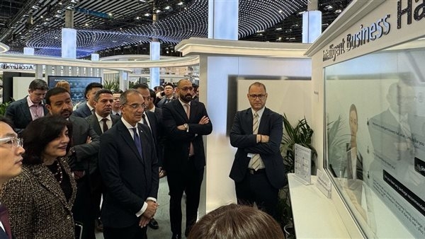 وزير الاتصالات يبحث مع مسئولى شركات عالمية جذب استثمارات جديدة فى مجال"التعهيد" (صور)
