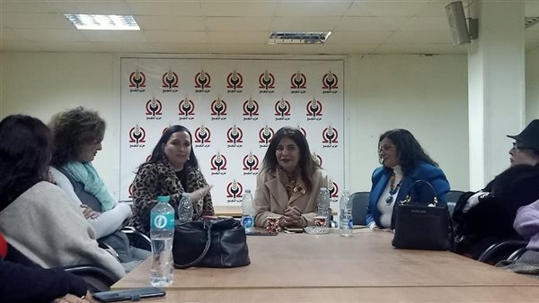 كيف تتحرر الأجيال الجديدة من عبء الموروث الأدبي؟.. صفاء النجار تُجيب